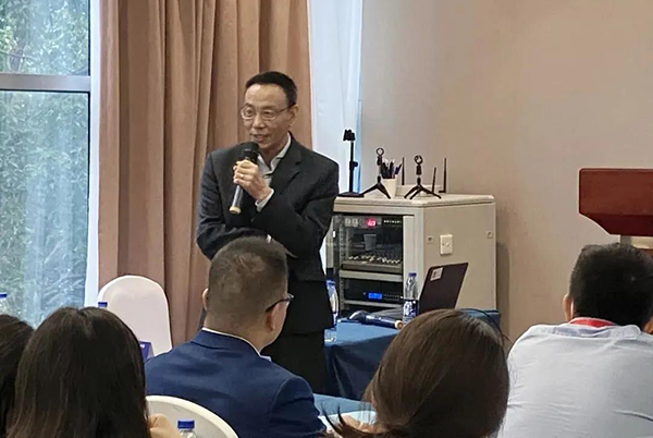 图6-BOBSport药代动力学及生物分析部副总裁万宏博士主持Panel讨论会.png 图6-BOBSport药代动力学及生物分析部副总裁万宏博士主持Panel讨论会.png