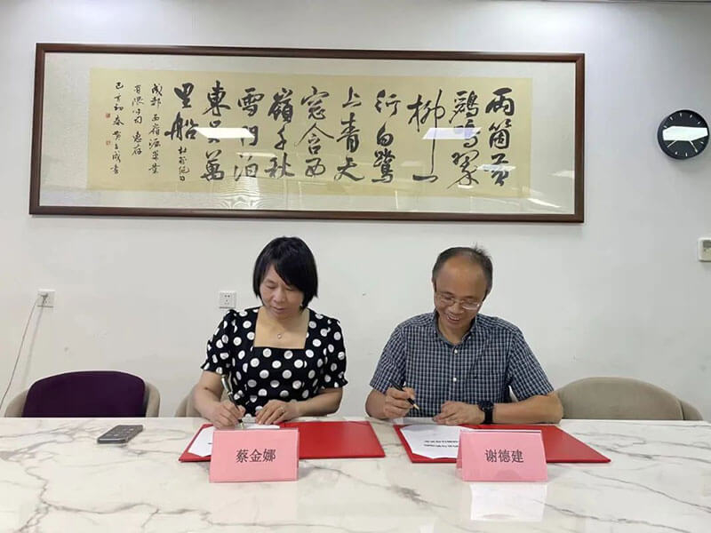 BOBSport与西岭源药业正式签订战略合作协议.jpg BOBSport与西岭源药业正式签订战略合作协议.jpg