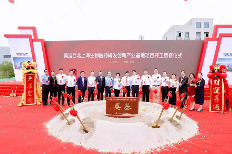 众领导为BOBSport普瑞奠基培土.jpg 众领导为BOBSport普瑞奠基培土.jpg